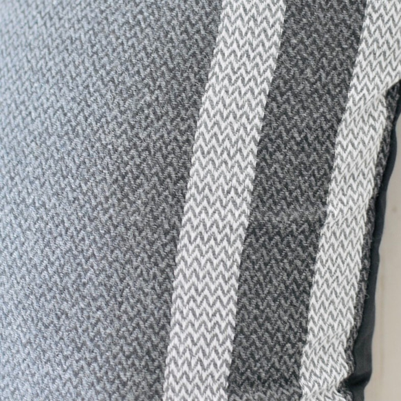 ＊１点物　レーヨンポリエステルヘリンボーンジャガードクッションカバー 45cm×45cm 4枚目の画像