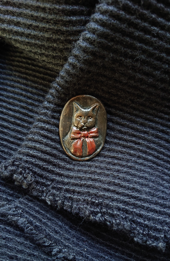 〈樹脂粘土〉リボンをつけた猫のブローチ 2枚目の画像