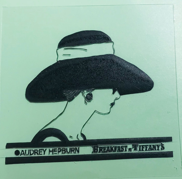 【額つき(白or黒)】切り絵　色替え可能　オードリー・ヘップバーン Audrey Hepburn  10cm角スクエア 4枚目の画像