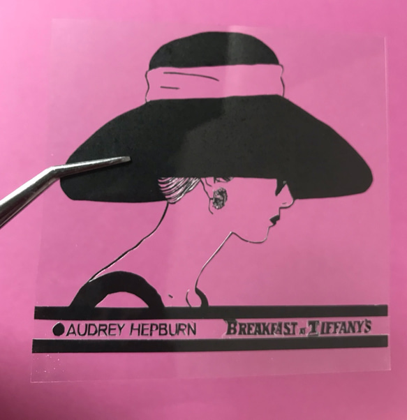 【額つき(白or黒)】切り絵　色替え可能　オードリー・ヘップバーン Audrey Hepburn  10cm角スクエア 5枚目の画像