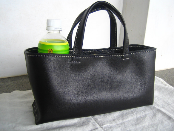 【新品】yoshie inaba 　かごバッグ　トート　ブラック　イタリア製 受注生産】イタリア製牛革のしっかり横長トートバッグ（S