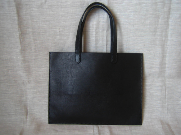 横型ぺったんこトートバッグ（黒色） 1枚目の画像