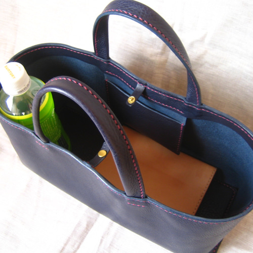 受注生産】イタリア製牛革のしっかり横長トートバッグ（紺色・M