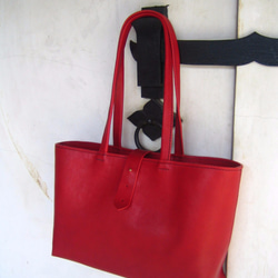 【まこねえちゃん様オーダー品】赤色のしっかりＡ４トートバッグ（肩掛け） 2枚目の画像