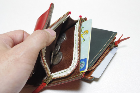 【たっけー様アウトレット品】ラクダ革のコンパクトな二つ折り財布（ジッパータイプ） 5枚目の画像