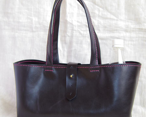 受注生産】ラクダ革の方掛けできる横長トートバッグ（黒色・Mサイズ