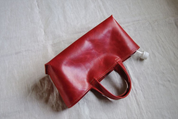 【受注生産】ラクダ革の横長トートバッグ（赤色・Ｍ） 1枚目の画像