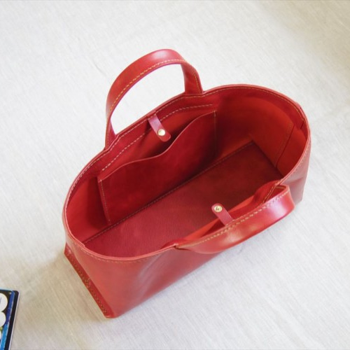 ラクダの皮のバック 受注生産】ラクダ革の横長トートバッグ（赤色・M） トートバッグ 9nui