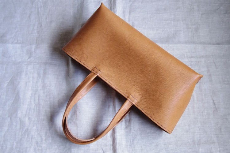 【受注生産】イタリア製牛革のしっかり横長トートバッグ（ナチュラル・Ｌ）