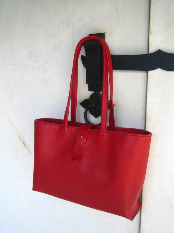 【ake様オーダー品】赤色のしっかりＡ４トートバッグ（肩掛け） 2枚目の画像
