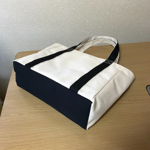 軽いボックストート」中サイズ「生成り×ブラック(黒)」帆布