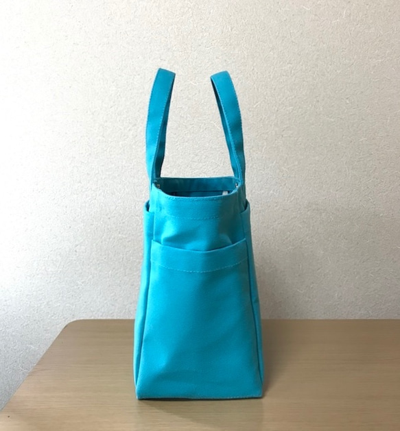 【訂購生產】“Box Tote”小號“Turquoise×Navy”帆布手提包Kurashiki Canvas No. 8 第3張的照片