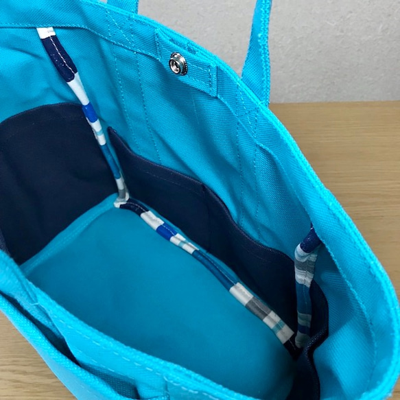 【訂購生產】“Box Tote”小號“Turquoise×Navy”帆布手提包Kurashiki Canvas No. 8 第6張的照片