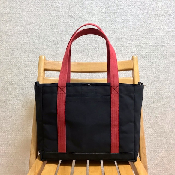 新款“Light Box Tote”通勤手提包“Black（Black）x Canyon Red”帆布手提包Kurashiki 第1張的照片