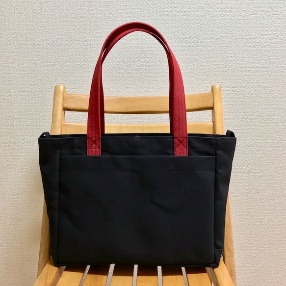 新款“Light Box Tote”通勤手提包“Black（Black）x Canyon Red”帆布手提包Kurashiki 第2張的照片