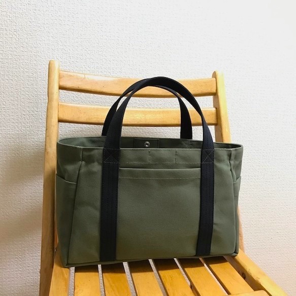 “ Pocket Tote”橫向尺寸“ Olive x黑色（黑色）x Azuki”帆布手提袋倉敷8號帆布[定做] 第2張的照片