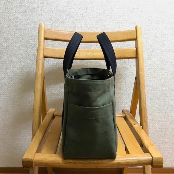 “ Pocket Tote”橫向尺寸“ Olive x黑色（黑色）x Azuki”帆布手提袋倉敷8號帆布[定做] 第4張的照片