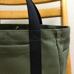 “ Pocket Tote”橫向尺寸“ Olive x黑色（黑色）x Azuki”帆布手提袋倉敷8號帆布[定做] 第9張的照片