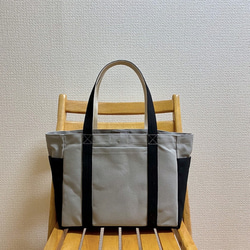 “Mixed tote”Commuter size“Grey x Black(black) x Off-white x Red” 第1張的照片