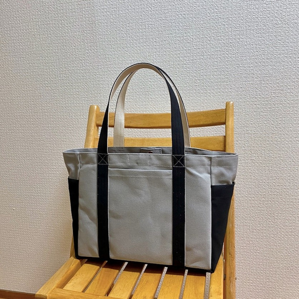 “Mixed tote”Commuter size“Grey x Black(black) x Off-white x Red” 第3張的照片