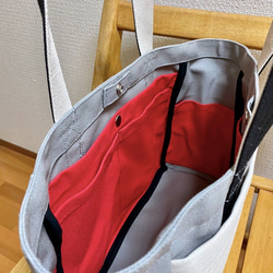 “Mixed tote”Commuter size“Grey x Black(black) x Off-white x Red” 第6張的照片