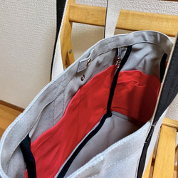 “Mixed tote”Commuter size“Grey x Black(black) x Off-white x Red” 第7張的照片