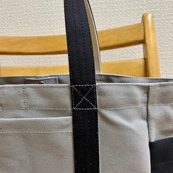 “Mixed tote”Commuter size“Grey x Black(black) x Off-white x Red” 第9張的照片