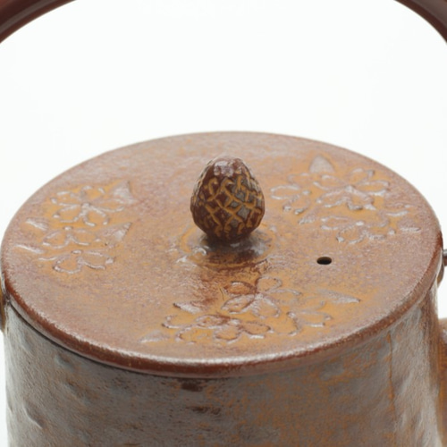 新品、未使用、栞、南部鉄器検査合格証付　南部雅泉造　桜皮寸胴　ひまわり様　売約済 ティー用品 「鉄瓶 砂鉄 平 南部桜 1.4L」 及川光正 南部鉄器