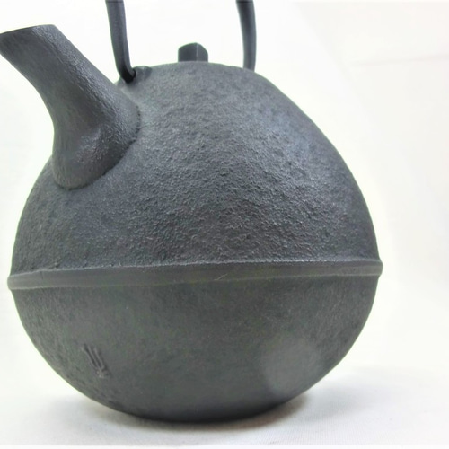 鉄瓶 Egg(大) 0.9L 空間鋳造 南部鉄器 ポット・急須 水沢鋳物 鉄瓶 Egg(大) 0.9L 空間鋳造 南部鉄器 ポット・急須 水沢鋳物