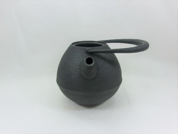 鉄瓶　Egg(大)　0.9L　空間鋳造　南部鉄器 