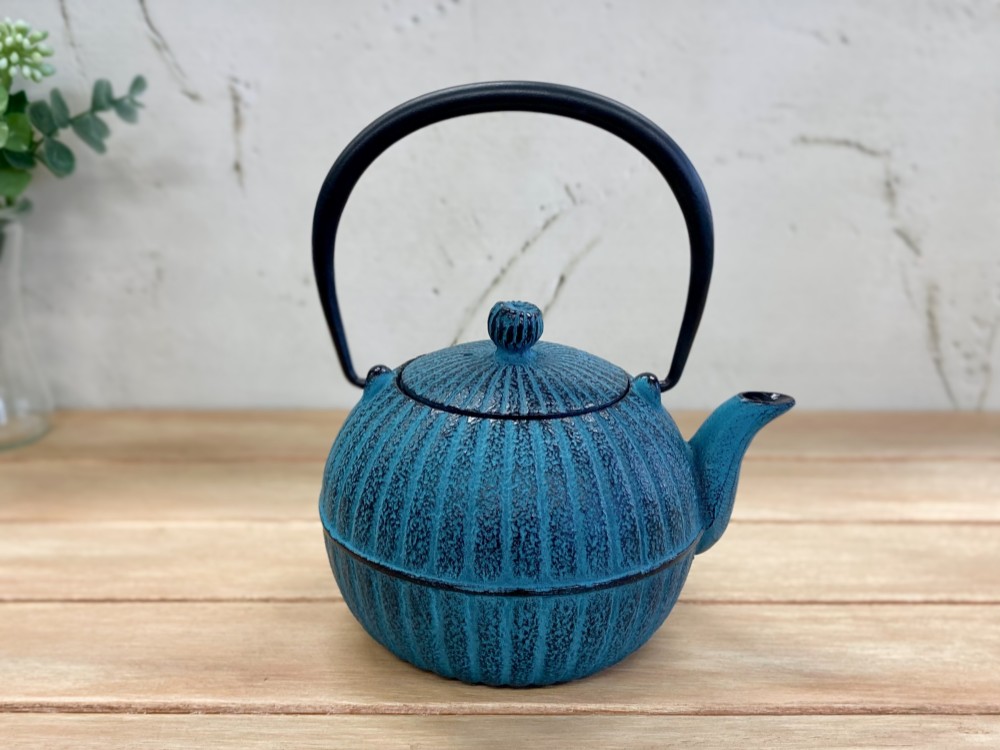 新品、未使用、供箱等付属品付　南部盛栄堂造　柚子菊　南部鉄瓶 南部鉄器　鉄瓶 再販】急須 柚子菊 水色 0.5L 南部鉄器 ポット・急須 水沢鋳物