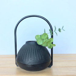 レトロな鋳物の一輪挿し 鈴木典子/ 一輪挿し / folk art02_ichi01 / 口径約 φ1.2cm