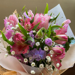 生花⭐︎  季節の花でおまかせブーケ(ピンク×パープル) 1枚目の画像