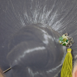 風遊簪　若草色の和洋華　グリーン系・シャワー台・スカシパーツ・タッセルの揺れるロングモチーフ 6枚目の画像