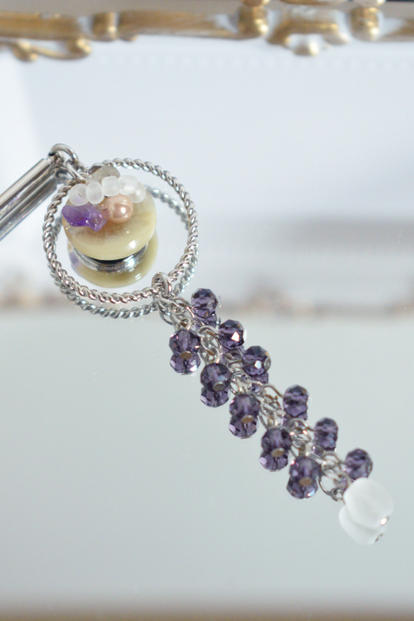風遊簪　ビーズ盛りボタン　紫系・ガラスビーズ・フープの揺れるモチーフ 2枚目の画像