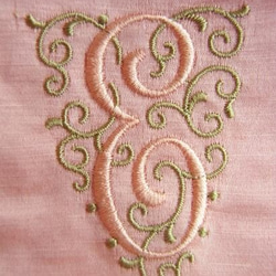 イニシャル(E)刺繍のポーチ(桜色・さくら・桃色・もも) 2枚目の画像