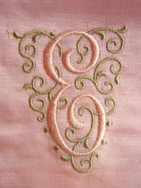 イニシャル(E)刺繍のポーチ(桜色・さくら・桃色・もも) 2枚目の画像