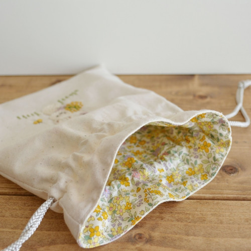 春うさぎにミモザの花束を【刺繍巾着】 巾着袋 はるひな 通販