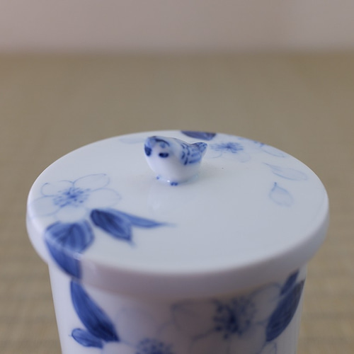 小鳥のツマミがかわいい！桜柄蓋つき湯呑みと木瓜型小鉢のセット お椀