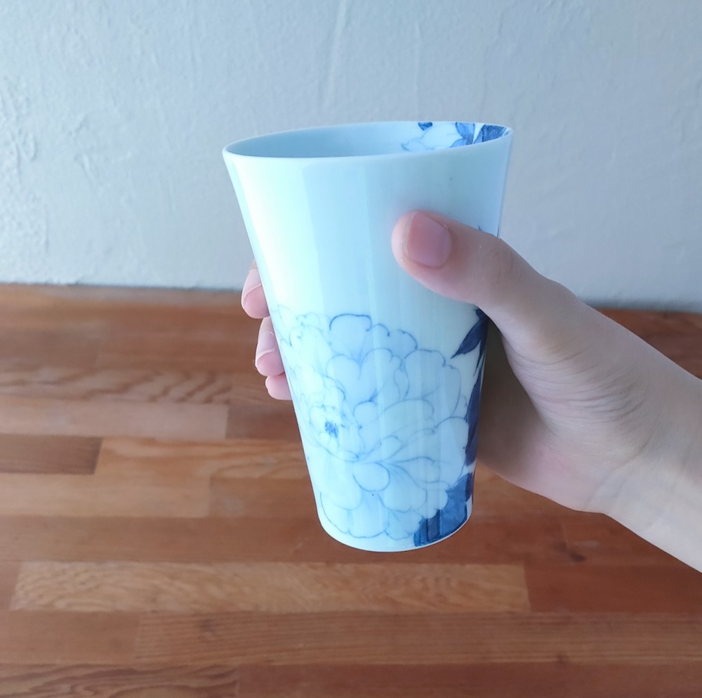 染付牡丹柄のビアカップ