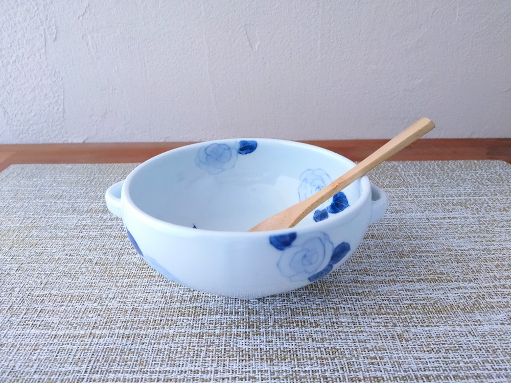 ばら模様のスープカップ