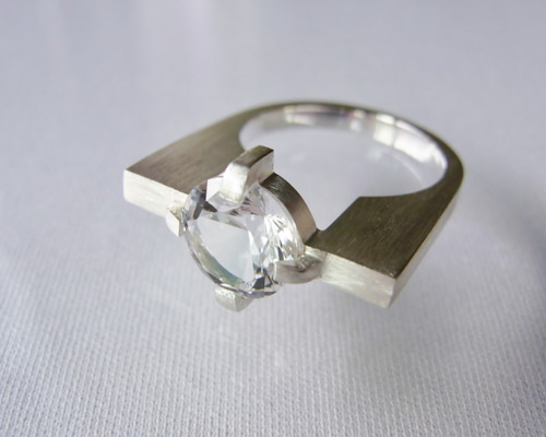 【美品】スワロフスキー リング 9号 指輪 宝石風 キラキラ Amazon | [スワロフスキー]SWAROVSKI Attract Round リング 指輪