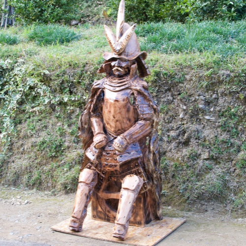 木の甲冑 チェーンソーアート作品 木彫り 彫刻 織田信長 彫刻