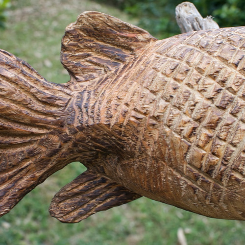 アリゲーターガー チェーンソーアート作品 木彫り 彫刻 魚 彫刻