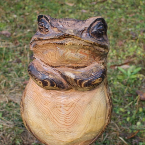 カエル チェーンソーアート作品 木彫り 彫刻 両生類 生き物 彫刻