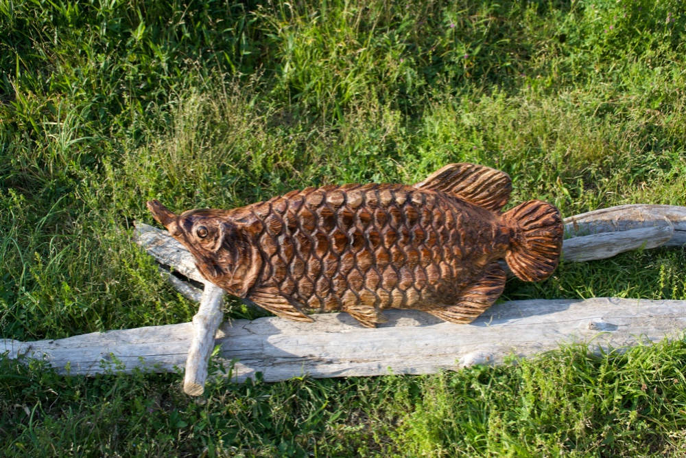 名作 アロワナ 龍魚 チェーンソーアート彫刻 「アンティーク仕上げ」 その他