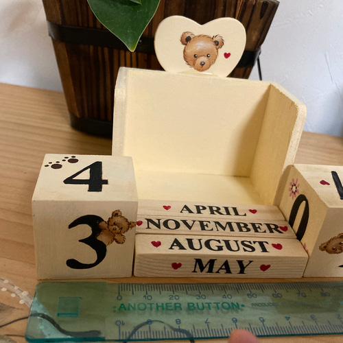 トールペイント　カレンダー　ハンドメイド 可愛いクマの万年カレンダー（アイボリー）トールペイント