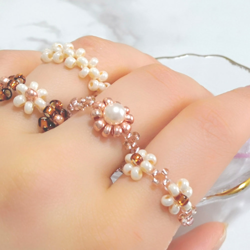 人気＼ティラミスカラー／ ビーズリング 韓国風 フラワーリング ビーズ