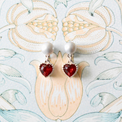 銀灰色淡水珍珠和深紅色燕子耳環（鈦金屬柱） 第6張的照片