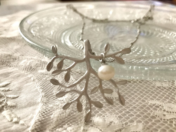 樹枝和淡水珍珠站鍊長項鍊（銀色） 第7張的照片